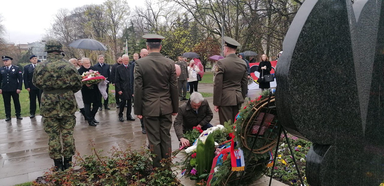„Били смо само деца“: обележавање годишњице НАТО агресије почело полагањем цвећа на споменик дечијим жртвама