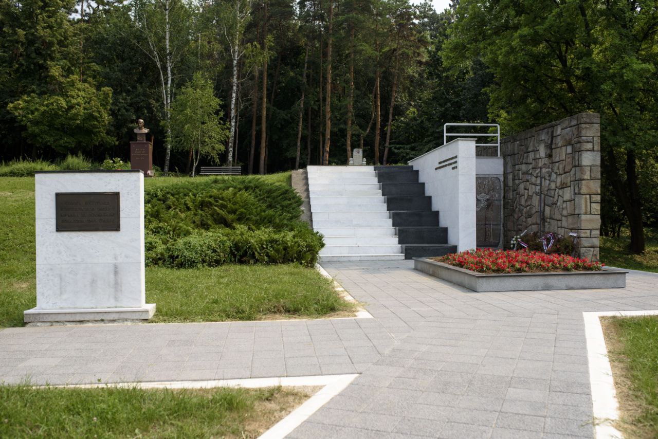 Русский дом в Белграде нашел точное место захоронения фотокора ТАСС Владимира Иванова в Сербии