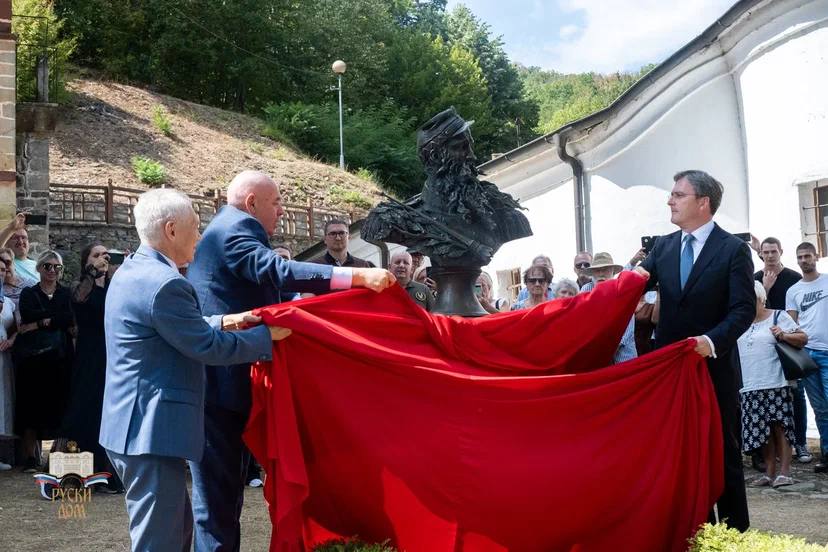 ☦️❤️ Празднование 150-летия битвы у Горни-Адроваца завершилось открытием памятника Николаю Раевскому в монастыре Святого Романа